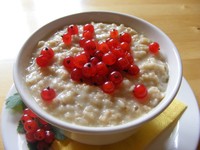 Porridge mit Johannesbeeren